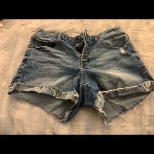 Mudd flex stretch Jean shorts. Size 9. Mid waist